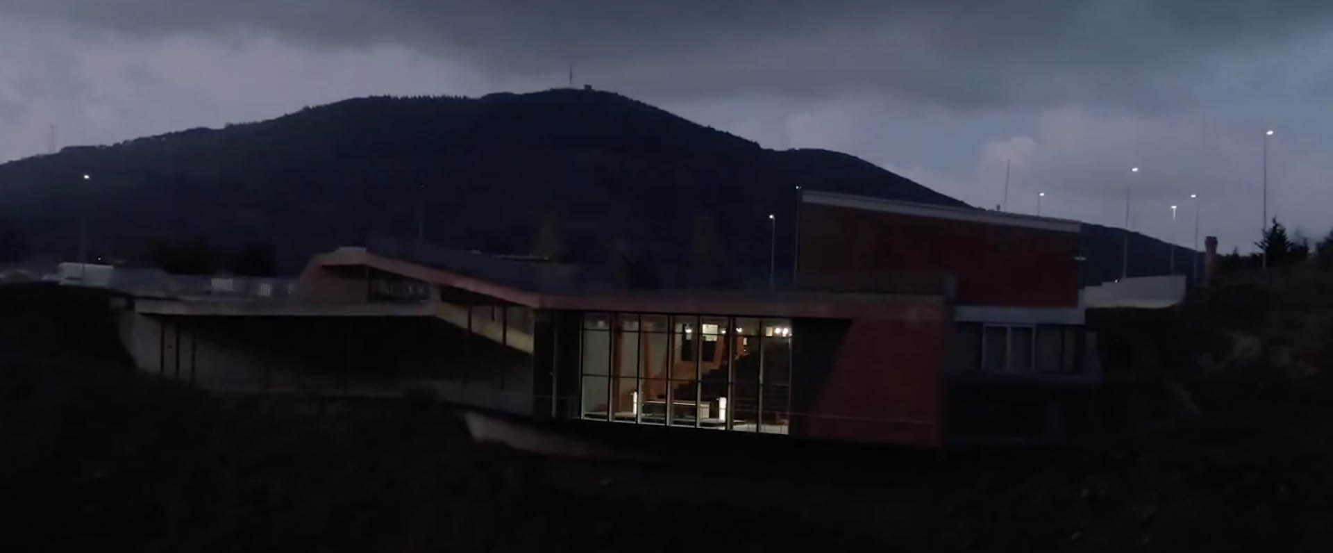 Ekoetxea Sareak Planetaren Orduarekin bat egitera deitzen ditu euskal herritarrak