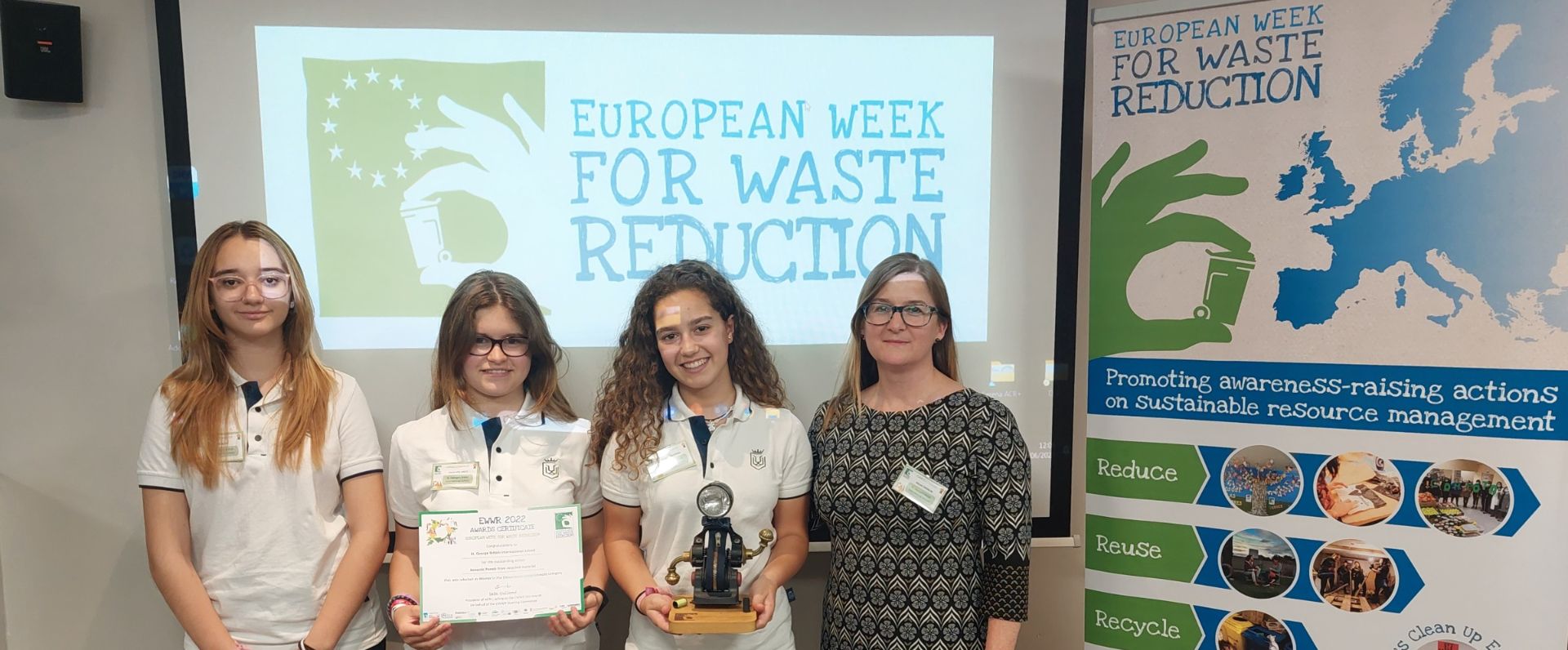 The European Week for Waste Prevention rewards St. Georges School from Biscay for its project to reduce noise by recycling textile materials