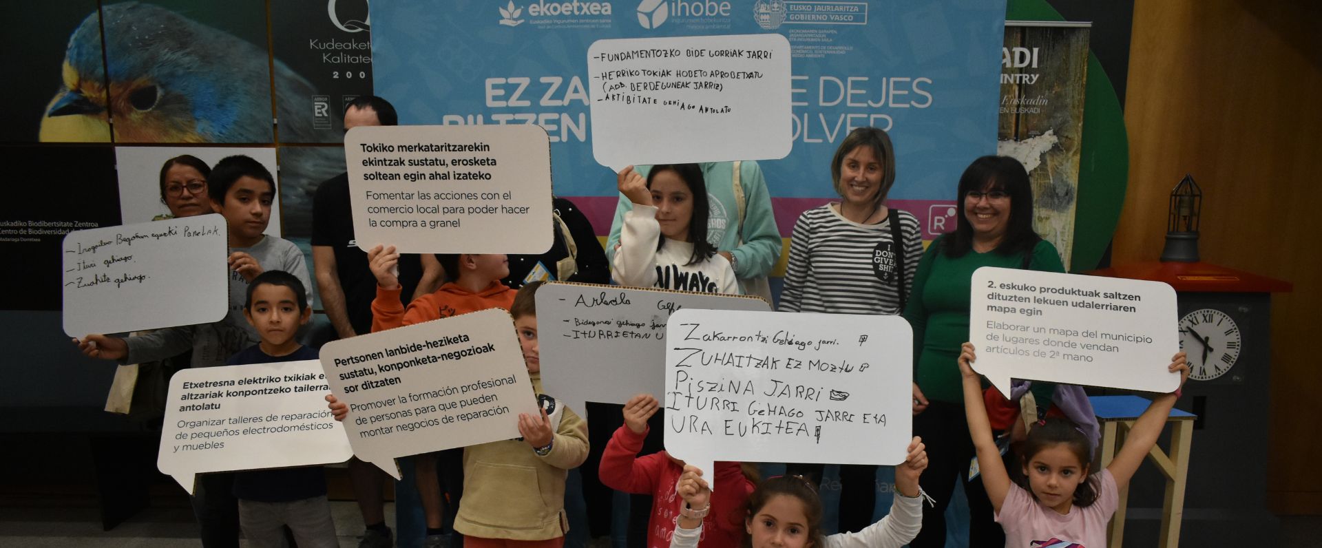 Más de 180 personas participan en la iniciativa No te dejes envolver para la reducción de residuos y envases organizada por la Red Ekoetxea